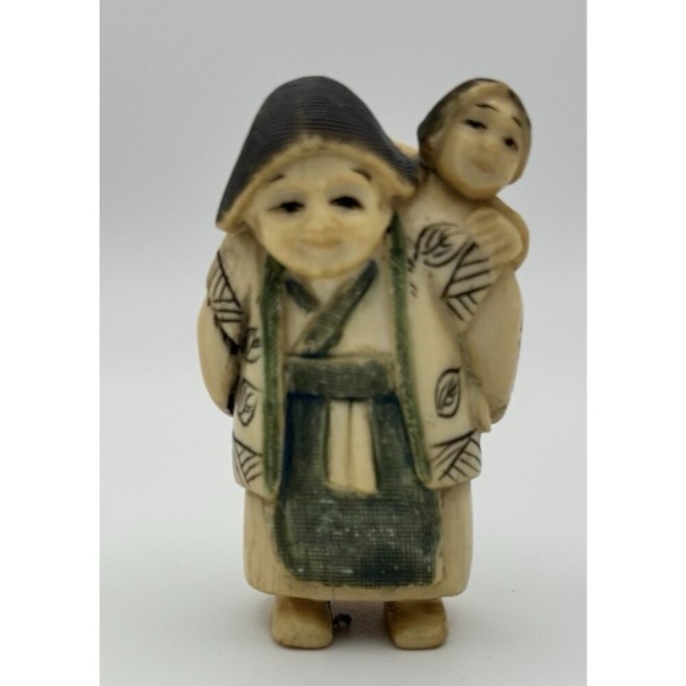 Vintage Japanese Netsuke Finely Carved Grandma w/ Baby Signed Natural Material